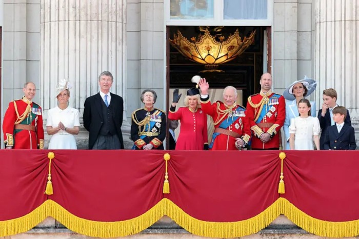 Eleven Royals standing on the balcony…….